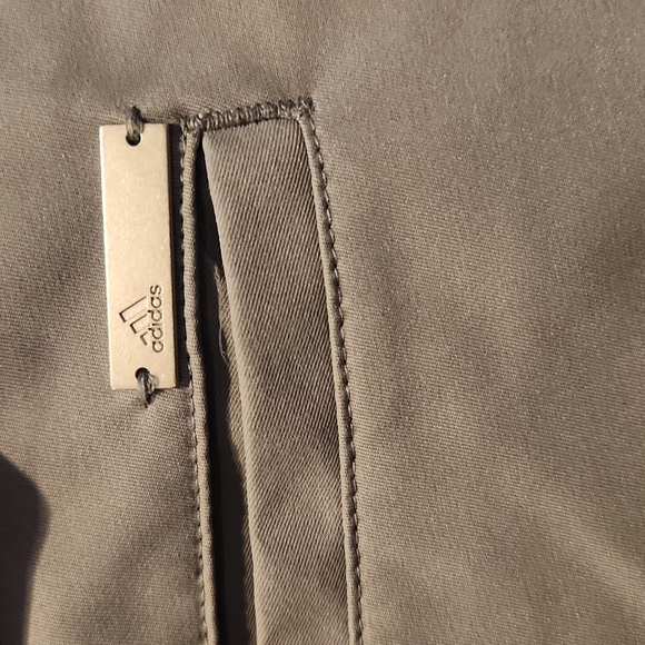 Adidas ladies golf shorts size 4 - Picture 3 of 6